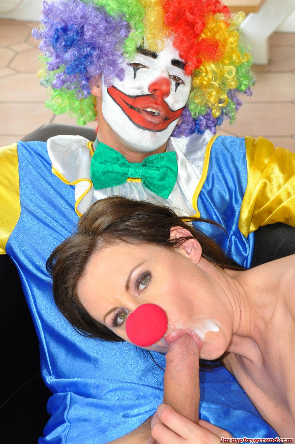 Lara's Playground: Lara Latex and The Clown